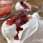 Meringue with cranberry curd