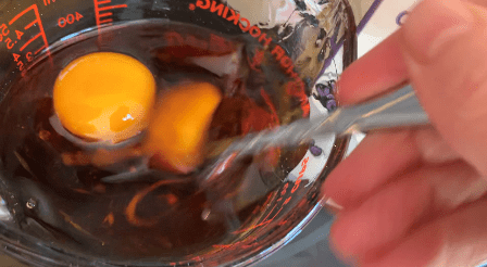 mixing egg yolks with maple syrup