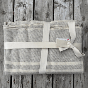Light grey tweed with three stripes. 100% wool blanket from our sheep's wool